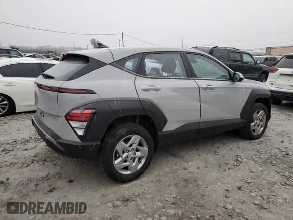 2025 Hyundai Kona SE with VIN KM8HACABXSU188423, listed as a Copart auction lot 87149674 with 8,875 mi miles and Salvage title. Bid and sale history available at DreamBid. Image 3.
