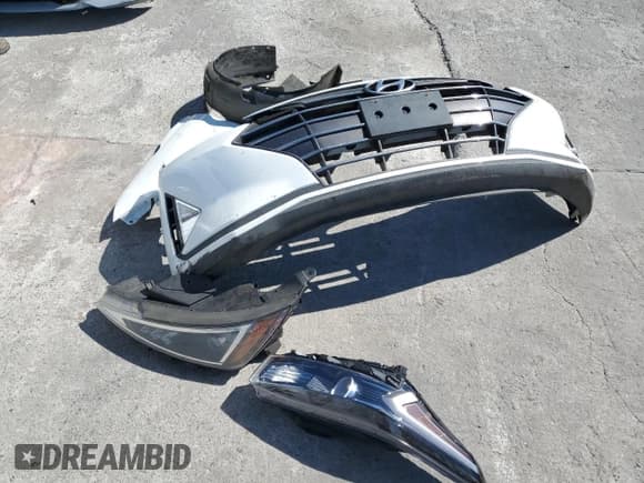 ✅ 2019 Hyundai Elantra Value Edition • VIN: 5NPD84LF1KH441188 • Lot: 84297855. Listed on Copart with 124,536 mi. Free auction sales archive from the USA and detailed vehicle history report at DreamBid. Image 12.