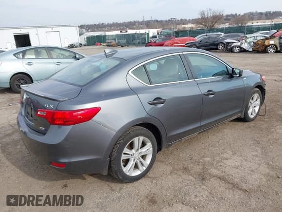 ✅ 2013 Acura ILX Hybrid Technology • VIN: 19VDE3F70DE300703 • Lot: 41836986. Wystawiony na IAAI z przebiegiem 120 765 mil. Bezpłatny archiwum sprzedaży aukcyjnych z USA i szczegółowy raport historii pojazdu na DreamBid. Zdjęcie 4.