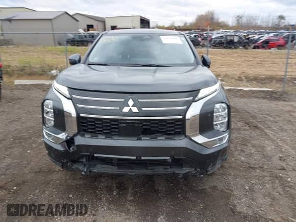 2025 Mitsubishi Outlander SE с VIN JA4J4VA85SZ016343, выставлен на аукционе IAAI как лот 43576196 с пробегом 8 608 миль миль и . История ставок и продаж доступна на DreamBid. Изображение 12.