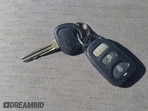 ✅ 2008 Kia Rondo LX • VIN: KNAFG525587206071 • Lot: 41801223. Listed on IAAI with 195,159 mi. Free auction sales archive from the USA and detailed vehicle history report at DreamBid. Image 11.