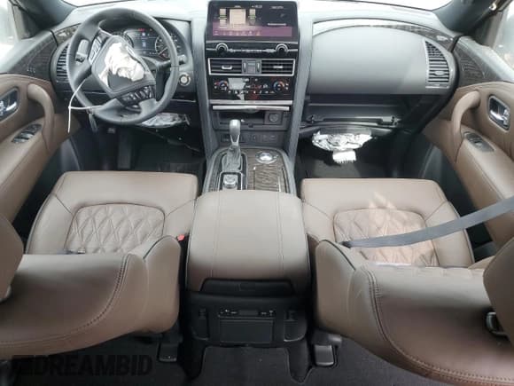 ✅ 2024 Nissan Armada Platinum • VIN: JN8AY2DA6R9418538 • Lot: 47615895. Wystawiony na Copart z przebiegiem 5 687 mil. Bezpłatny archiwum sprzedaży aukcyjnych z USA i szczegółowy raport historii pojazdu na DreamBid. Zdjęcie 8.