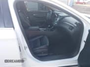 ✅ 2017 Chevrolet Impala LT • VIN: 2G1105SA8H9142176 • Lot: 43580865. Wystawiony na IAAI z przebiegiem 300 615 mil. Bezpłatny archiwum sprzedaży aukcyjnych z USA i szczegółowy raport historii pojazdu na DreamBid. Zdjęcie 5.