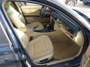 ✅ 2006 BMW 3 Series 325i • VIN: WBAVB13596KX48866 • Lot: 43079076. Wystawiony na IAAI z przebiegiem 161 504 mil. Bezpłatny archiwum sprzedaży aukcyjnych z USA i szczegółowy raport historii pojazdu na DreamBid. Zdjęcie 5.