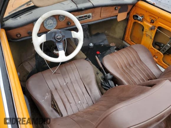 ✅ 1971 Volkswagen Karmann Ghia • VIN: 1412095162 • Lot: 59904095. Wystawiony na Copart z przebiegiem 25 224 mil. Bezpłatny archiwum sprzedaży aukcyjnych z USA i szczegółowy raport historii pojazdu na DreamBid. Zdjęcie 8.