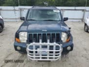 ✅ 2006 Jeep Commander • VIN: 1J8HG48K56C104463 • Lot: 67740515. Wystawiony na Copart z przebiegiem 100 019 mil. Bezpłatny archiwum sprzedaży aukcyjnych z USA i szczegółowy raport historii pojazdu na DreamBid. Zdjęcie 5.