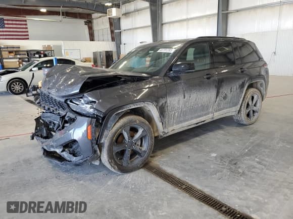 ✅ 2024 Jeep Grand Cherokee Altitude X • VIN: 1C4RJHAG4RC194493 • Lot: 83791285. Wystawiony na Copart z przebiegiem 26 749 mil. Bezpłatny archiwum sprzedaży aukcyjnych z USA i szczegółowy raport historii pojazdu na DreamBid. Zdjęcie 1.
