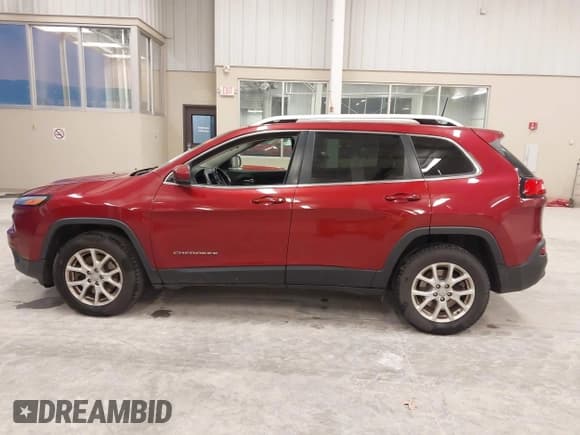 ✅ 2017 Jeep Cherokee Latitude • VIN: 1C4PJMCS8HW576962 • Лот: 43685987. Опубликован ранее на IAAI с пробегом 251 328 миль. Бесплатный доступ к архиву аукционных продаж из США и подробный отчёт об истории автомобиля на DreamBid. Изображение 13.