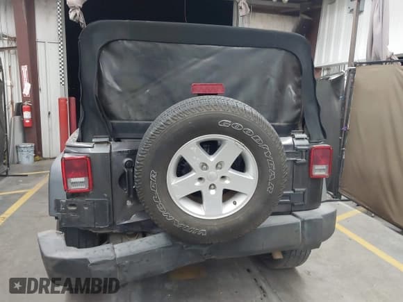 ✅ 2018 Jeep Wrangler Unlimited Sport S • VIN: 1C4HJWDG6JL923321 • Лот: 43366507. Опубликован ранее на IAAI с пробегом 98 192 миль. Бесплатный доступ к архиву аукционных продаж из США и подробный отчёт об истории автомобиля на DreamBid. Изображение 16.