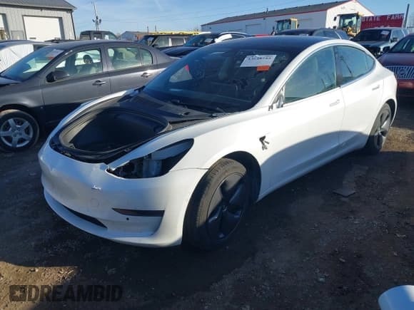 ✅ 2020 Tesla Model 3 Standard Range Plus • VIN: 5YJ3E1EA8LF504730 • Lot: 43648755. Wystawiony na IAAI z przebiegiem 84 703 mil. Bezpłatny archiwum sprzedaży aukcyjnych z USA i szczegółowy raport historii pojazdu na DreamBid. Zdjęcie 2.