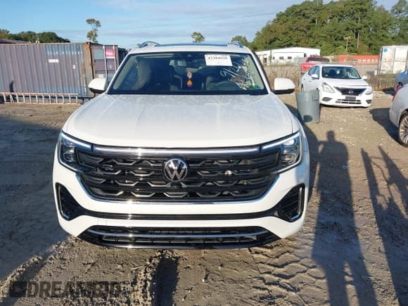 ✅ 2024 Volkswagen Atlas SEL Premium R-Line • VIN: 1V2FR2CAXRC584837 • Lot: 43384938. Wystawiony na IAAI z przebiegiem 24 914 mil. Bezpłatny archiwum sprzedaży aukcyjnych z USA i szczegółowy raport historii pojazdu na DreamBid. Zdjęcie 12.