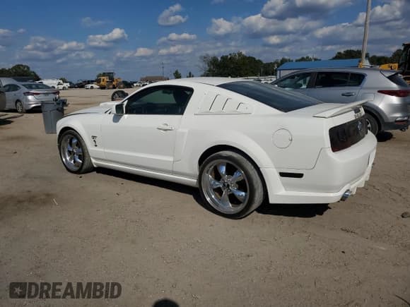 ✅ 2007 Ford Mustang GT Deluxe • VIN: 1ZVFT82H575243753 • Lot: 86881555. Listed on Copart with 142,191 mi. Free auction sales archive from the USA and detailed vehicle history report at DreamBid. Image 2.