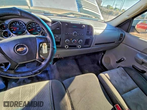 ✅ 2008 Chevrolet Silverado 2500HD Work Truck • VIN: 1GCHC24K38E164794 • Лот: 96022725. Опубликован ранее на Copart с пробегом 170 832 миль. Бесплатный доступ к архиву аукционных продаж из США и подробный отчёт об истории автомобиля на DreamBid. Изображение 9.