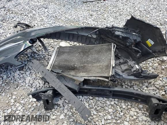 2017 Hyundai Santa Fe 2.4L z VIN 5NMZU3LB2HH041686, wystawiony jako Copart lot #84218665 z przebiegiem 146 906 mil mil oraz Czysty tytuł • Clean title. Historia ofert i sprzedaży dostępna na DreamBid. Obrazek 13.