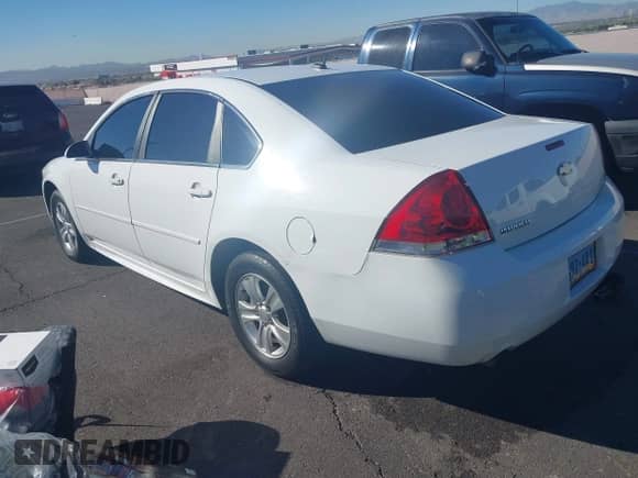 2013 Chevrolet Impala LS z VIN 2G1WA5E3XD1111245, wystawiony jako IAAI lot #43542203 z przebiegiem Nie podano mil oraz . Historia ofert i sprzedaży dostępna na DreamBid. Obrazek 3.