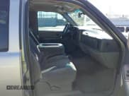 ✅ 2004 Chevrolet Suburban LT • VIN: 1GNEC16Z34J158980 • Lot: 43907498. Wystawiony na IAAI z przebiegiem 182 526 mil. Bezpłatny archiwum sprzedaży aukcyjnych z USA i szczegółowy raport historii pojazdu na DreamBid. Zdjęcie 5.