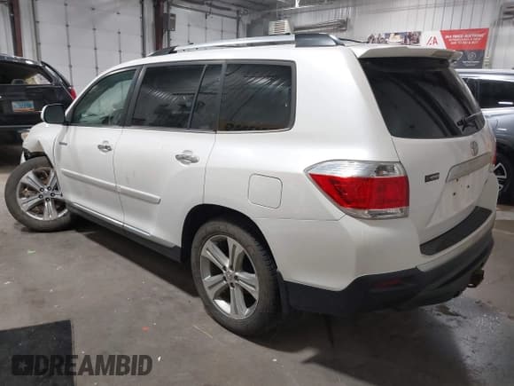 ✅ 2013 Toyota Highlander Limited • VIN: 5TDDK3EH6DS251104 • Lot: 42605817. Listed on IAAI with 131,720 mi. Free auction sales archive from the USA and detailed vehicle history report at DreamBid. Image 3.