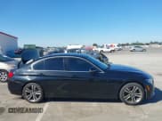 ✅ 2018 BMW 3 Series 330i • VIN: WBA8B9G58JNV00606 • Lot: 43239190. Wystawiony na IAAI z przebiegiem 68 085 mil. Bezpłatny archiwum sprzedaży aukcyjnych z USA i szczegółowy raport historii pojazdu na DreamBid. Zdjęcie 13.