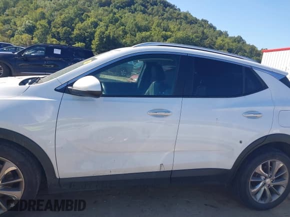 ✅ 2021 Buick Encore GX Select • VIN: KL4MMDSL8MB057152 • Lot: 43072290. Wystawiony na IAAI z przebiegiem 40 231 mil. Bezpłatny archiwum sprzedaży aukcyjnych z USA i szczegółowy raport historii pojazdu na DreamBid. Zdjęcie 15.