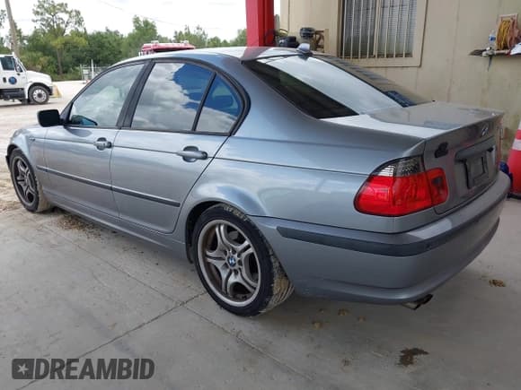 ✅ 2004 BMW 3 Series 325i • VIN: WBAET374X4NJ46094 • Lot: 42827781. Listed on IAAI with 127,783 mi. Free auction sales archive from the USA and detailed vehicle history report at DreamBid. Image 3.