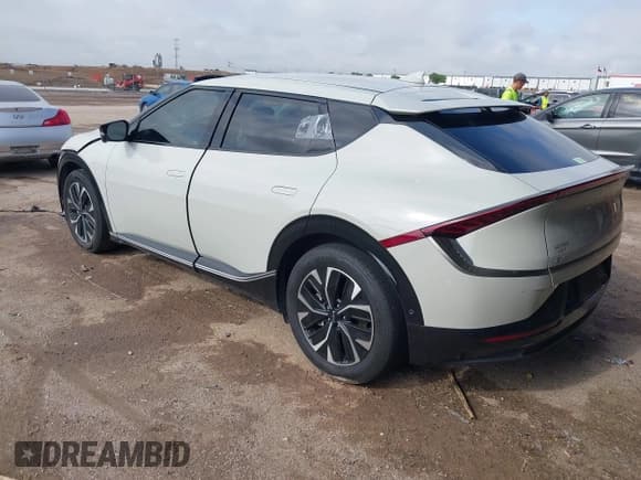 ✅ 2024 Kia EV6 Wind • VIN: KNDC34LA2R5176886 • Lot: 42124366. Wystawiony na IAAI z przebiegiem 36 094 mil. Bezpłatny archiwum sprzedaży aukcyjnych z USA i szczegółowy raport historii pojazdu na DreamBid. Zdjęcie 3.