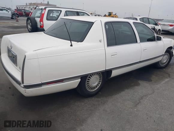 ✅ 1994 Cadillac DeVille • VIN: 1G6KD52B5RU258239 • Lot: 42443870. Wystawiony na IAAI z przebiegiem 142 573 mil. Bezpłatny archiwum sprzedaży aukcyjnych z USA i szczegółowy raport historii pojazdu na DreamBid. Zdjęcie 4.