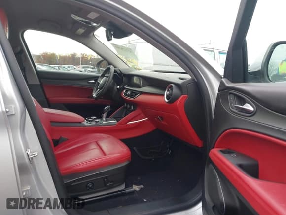 ✅ 2018 Alfa Romeo Stelvio • VIN: ZASFAKAN4J7C01719 • Lot: 43579591. Wystawiony na IAAI z przebiegiem 88 448 mil. Bezpłatny archiwum sprzedaży aukcyjnych z USA i szczegółowy raport historii pojazdu na DreamBid. Zdjęcie 5.