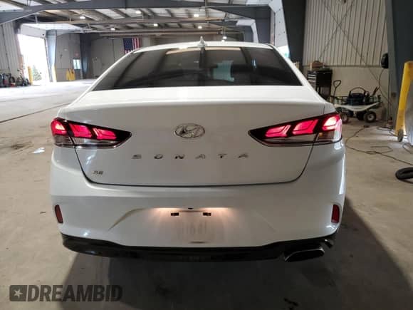 2019 Hyundai Sonata SE z VIN 5NPE24AF6KH820146, wystawiony jako Copart lot #84722465 z przebiegiem 34 224 mil mil oraz Szkoda całkowita • Salvage title. Historia ofert i sprzedaży dostępna na DreamBid. Obrazek 6.