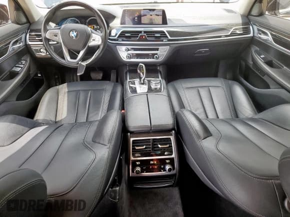 ✅ 2019 BMW 7 Series 740i xDrive • VIN: WBA7E4C55KGV70212 • Lot: 67628615. Wystawiony na Copart z przebiegiem 48 408 mil. Bezpłatny archiwum sprzedaży aukcyjnych z USA i szczegółowy raport historii pojazdu na DreamBid. Zdjęcie 8.