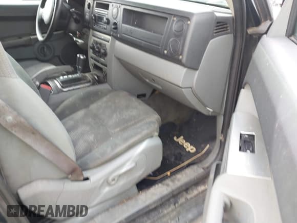 ✅ 2006 Jeep Commander • VIN: 1J8HG48KX6C362784 • Lot: 41841953. Wystawiony na IAAI z przebiegiem 188 600 mil. Bezpłatny archiwum sprzedaży aukcyjnych z USA i szczegółowy raport historii pojazdu na DreamBid. Zdjęcie 5.