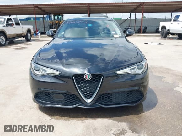 ✅ 2017 Alfa Romeo Giulia • VIN: ZARFAEBN6H7535596 • Лот: 42121252. Опубликован ранее на IAAI с пробегом 56 696 миль. Бесплатный доступ к архиву аукционных продаж из США и подробный отчёт об истории автомобиля на DreamBid. Изображение 13.