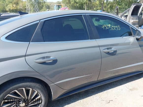 2020 Hyundai Sonata Limited z VIN KMHL54JJ0LA009434, wystawiony jako IAAI lot #43252253 z przebiegiem 75 866 mil mil oraz . Historia ofert i sprzedaży dostępna na DreamBid. Obrazek 13.