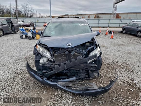 ✅ 2017 Toyota Sienna XLE • VIN: 5TDYZ3DC6HS860394 • Lot: 94223275. Listed on Copart with Not provided. Free auction sales archive from the USA and detailed vehicle history report at DreamBid. Image 5.