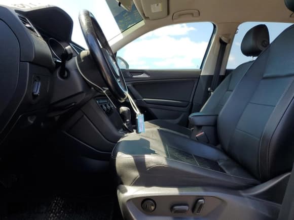 ✅ 2018 Volkswagen Tiguan SEL • VIN: 3VV3B7AX3JM021372 • Лот: 48673885. Опубликован ранее на Copart с пробегом 47 700 миль. Бесплатный доступ к архиву аукционных продаж из США и подробный отчёт об истории автомобиля на DreamBid. Изображение 7.