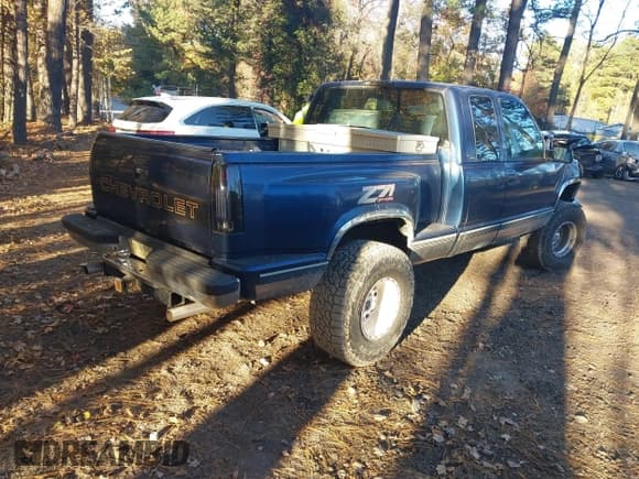 ✅ 1996 Chevrolet Silverado 1500 • VIN: 2GCEK19R2T1164298 • Лот: 43644368. Опубликован ранее на IAAI с пробегом 311 313 миль. Бесплатный доступ к архиву аукционных продаж из США и подробный отчёт об истории автомобиля на DreamBid. Изображение 4.