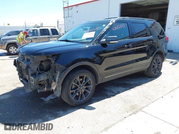 ✅ 2018 Ford Explorer XLT • VIN: 1FM5K8D81JGB14088 • Лот: 42642645. Опубликован ранее на IAAI с пробегом 201 556 миль. Бесплатный доступ к архиву аукционных продаж из США и подробный отчёт об истории автомобиля на DreamBid. Изображение 2.