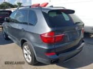 ✅ 2012 BMW X5 50i • VIN: 5UXZV8C57CL425537 • Lot: 43206340. Wystawiony na IAAI z przebiegiem 158 281 mil. Bezpłatny archiwum sprzedaży aukcyjnych z USA i szczegółowy raport historii pojazdu na DreamBid. Zdjęcie 3.