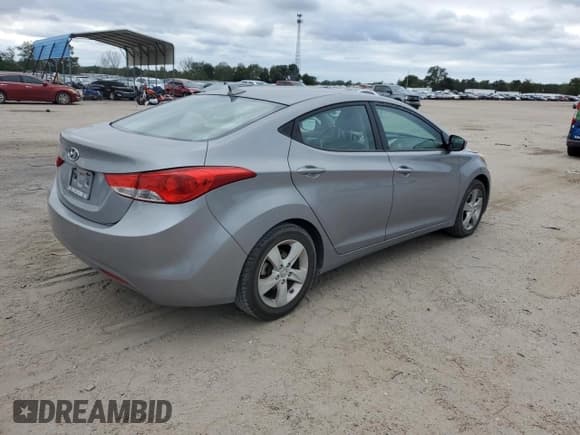 ✅ 2013 Hyundai Elantra GLS • VIN: KMHDH4AE8DU899681 • Lot: 86233215. Wystawiony na Copart z przebiegiem 126 361 mil. Bezpłatny archiwum sprzedaży aukcyjnych z USA i szczegółowy raport historii pojazdu na DreamBid. Zdjęcie 3.