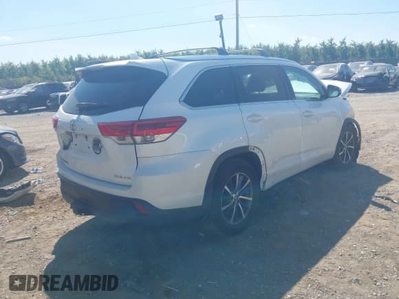 ✅ 2017 Toyota Highlander XLE • VIN: 5TDJZRFHXHS417436 • Lot: 43168533. Wystawiony na IAAI z przebiegiem 130 729 mil. Bezpłatny archiwum sprzedaży aukcyjnych z USA i szczegółowy raport historii pojazdu na DreamBid. Zdjęcie 4.