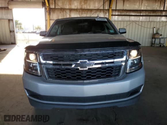 ✅ 2019 Chevrolet Suburban LS • VIN: 1GNSCGKC3KR264769 • Lot: 82259595. Wystawiony na Copart z przebiegiem 76 803 mil. Bezpłatny archiwum sprzedaży aukcyjnych z USA i szczegółowy raport historii pojazdu na DreamBid. Zdjęcie 5.