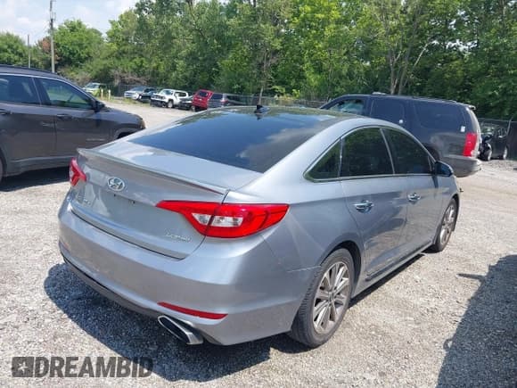 ✅ 2016 Hyundai Sonata Sport • VIN: 5NPE34AF5GH411821 • Lot: 42940356. Listed on IAAI with 112,838 mi. Free auction sales archive from the USA and detailed vehicle history report at DreamBid. Image 4.