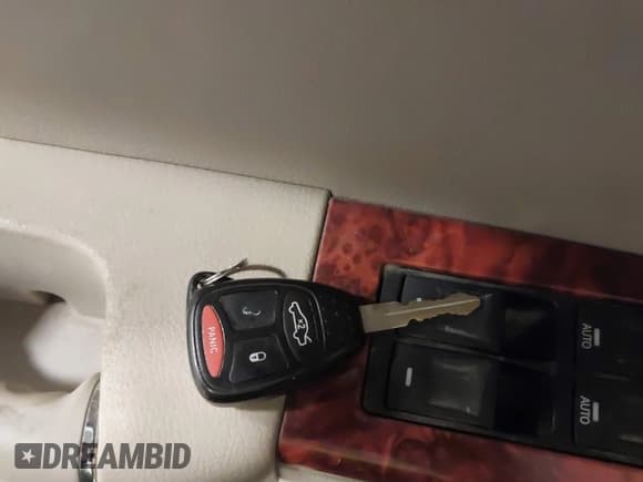 ✅ 2006 Jeep Commander Limited • VIN: 1J8HG58266C319288 • Лот: 42080158. Опубликован ранее на IAAI с пробегом 160 645 миль. Бесплатный доступ к архиву аукционных продаж из США и подробный отчёт об истории автомобиля на DreamBid. Изображение 11.