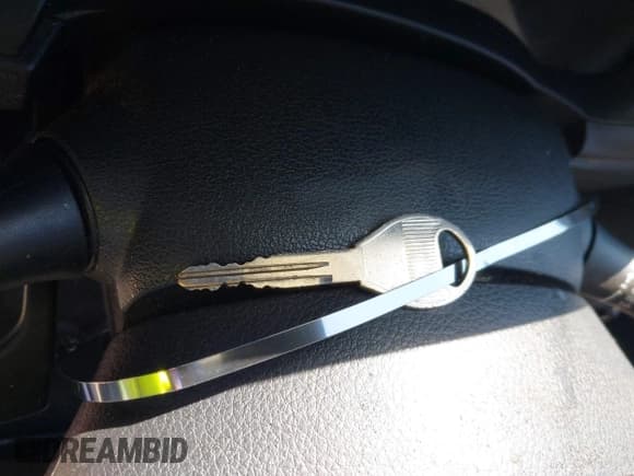 ✅ 2017 Nissan Versa S • VIN: 3N1CN7AP3HL839760 • Лот: 42001760. Опубликован ранее на IAAI с пробегом 148 656 миль. Бесплатный доступ к архиву аукционных продаж из США и подробный отчёт об истории автомобиля на DreamBid. Изображение 11.