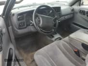 ✅ 2000 Dodge Dakota • VIN: 1B7GL22X5YS632911 • Lot: 55257115. Wystawiony na Copart z przebiegiem 156 561 mil. Bezpłatny archiwum sprzedaży aukcyjnych z USA i szczegółowy raport historii pojazdu na DreamBid. Zdjęcie 8.