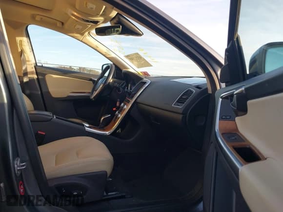 ✅ 2017 Volvo XC60 Inscription • VIN: YV440MRU5H2133168 • Lot: 43773605. Listed on IAAI with 146,169 mi. Free auction sales archive from the USA and detailed vehicle history report at DreamBid. Image 5.