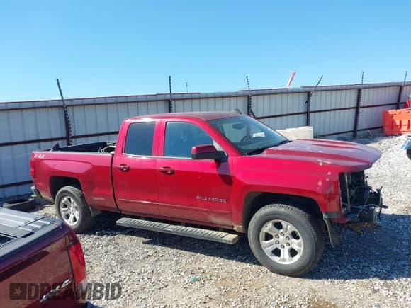 ✅ 2018 Chevrolet Silverado 1500 LT • VIN: 1GCVKREC2JZ216565 • Lot: 43372994. Listed on IAAI with 161,562 mi. Free auction sales archive from the USA and detailed vehicle history report at DreamBid. Image 13.