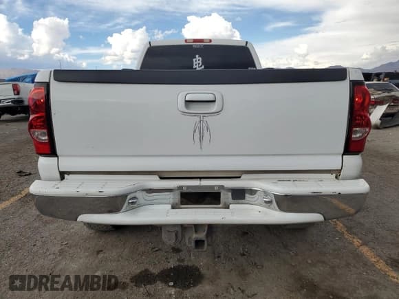 ✅ 2005 Chevrolet Silverado 2500HD Work Truck • VIN: 1GCHK24U05E216463 • Лот: 83978605. Опубликован ранее на Copart с пробегом 243 792 миль. Бесплатный доступ к архиву аукционных продаж из США и подробный отчёт об истории автомобиля на DreamBid. Изображение 6.