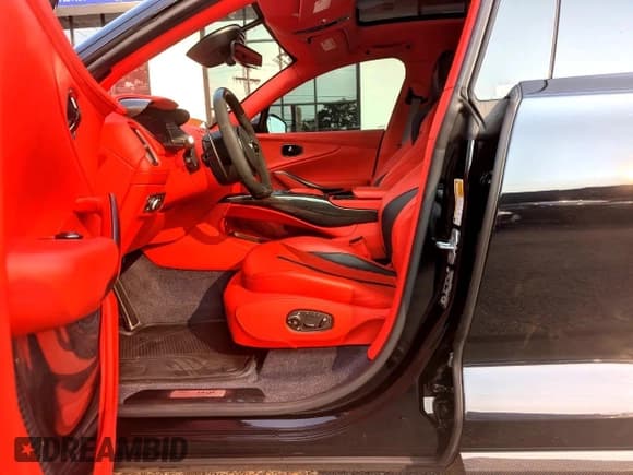 ✅ 2023 Aston Martin DBX 707 • VIN: SD7VUJBWXPTV06039 • Lot: 68553125. Wystawiony na Copart z przebiegiem 9 477 mil. Bezpłatny archiwum sprzedaży aukcyjnych z USA i szczegółowy raport historii pojazdu na DreamBid. Zdjęcie 5.