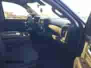 2021 Chevrolet Silverado 1500 Custom Trail Boss z VIN 1GCPYCEF4MZ263535, wystawiony jako IAAI lot #43104326 z przebiegiem 65 435 mil mil oraz . Historia ofert i sprzedaży dostępna na DreamBid. Obrazek 5.