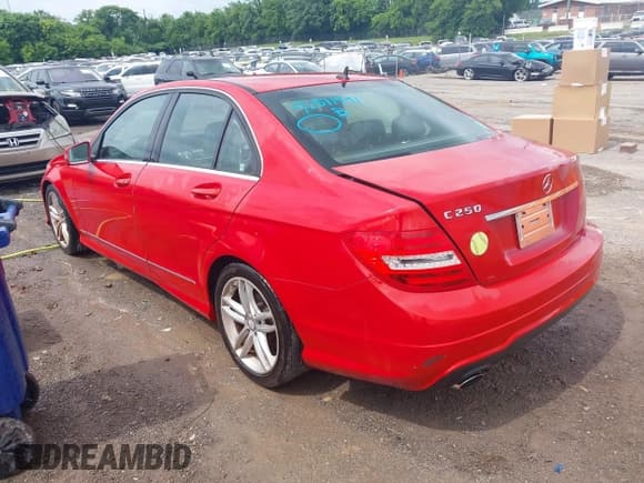 ✅ 2014 Mercedes-Benz C 250 Sport • VIN: WDDGF4HBXEA937729 • Lot: 42511941. Wystawiony na IAAI z przebiegiem Nie podano. Bezpłatny archiwum sprzedaży aukcyjnych z USA i szczegółowy raport historii pojazdu na DreamBid. Zdjęcie 3.